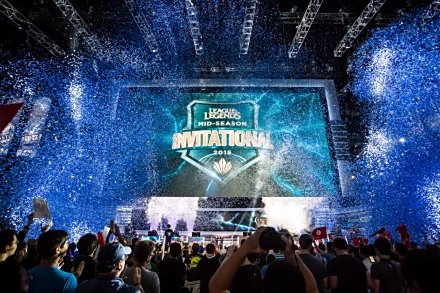 LPL夏季赛战队首发阵容：TES对阵WBG，JDG对阵LNG，季后赛排名关键战